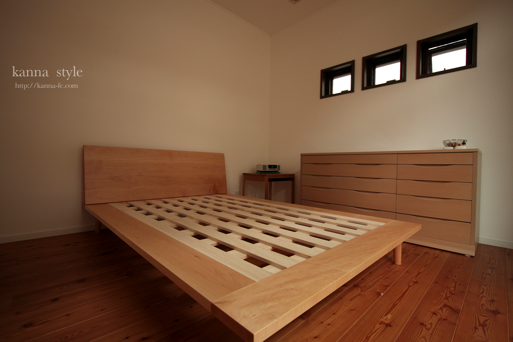 芦屋市 M邸ハードメイプルダブルベッド。スノコは桐材を使用。 | kanna